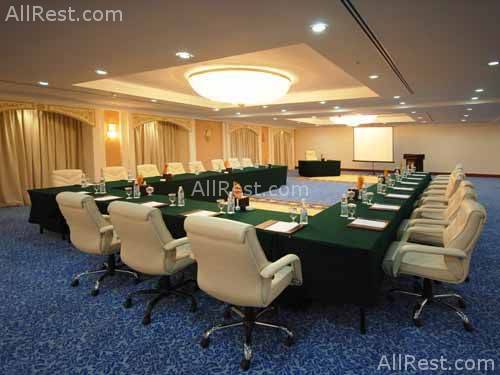 Dhow Palace Hotel 35
